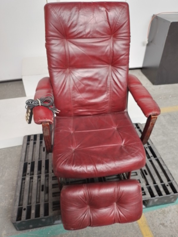 Elektrische 'Sta-op'-relaxstoel in bordeaux leder